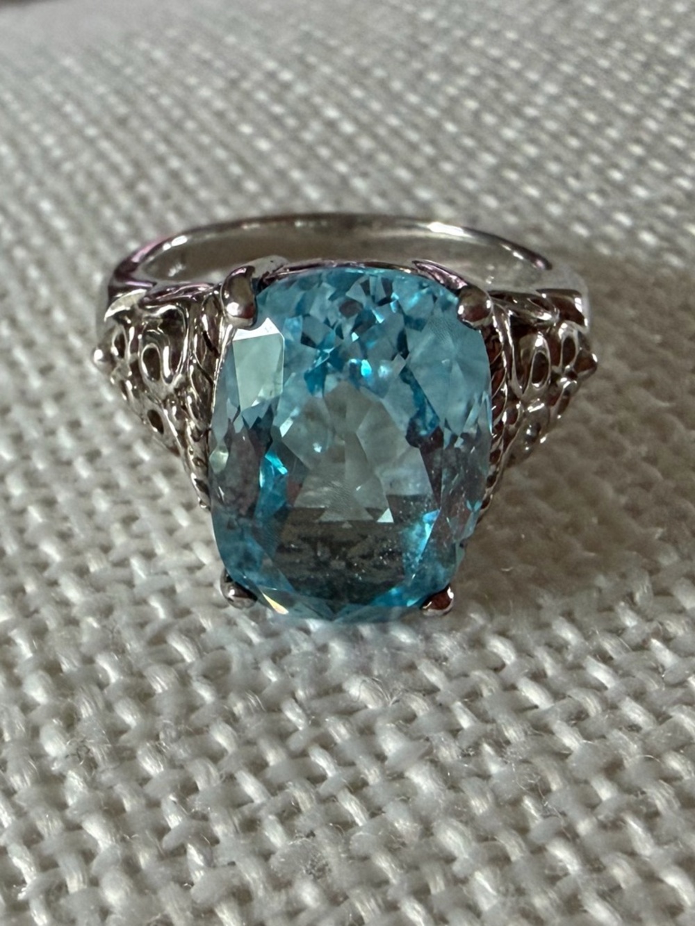 Sky Blue Topaz in 925 Sterling Silver - Excellent Condition